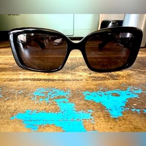 Marc Jacobs sunglasses black w/white trim *Case included*